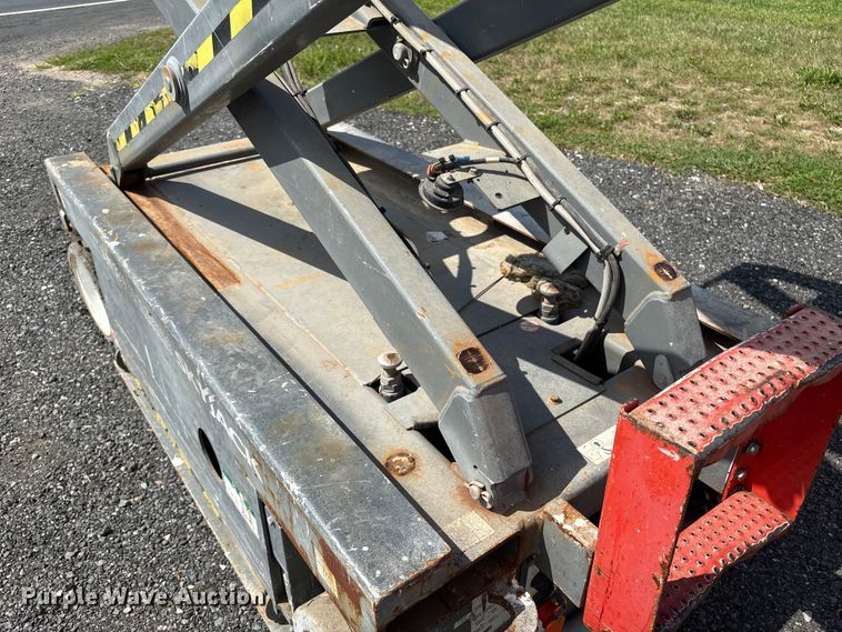 image for item ET8517 2013 Skyjack SJIII 3219 scissor lift