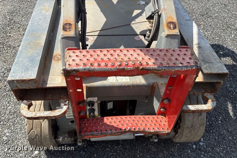 image for item ET8517 2013 Skyjack SJIII 3219 scissor lift