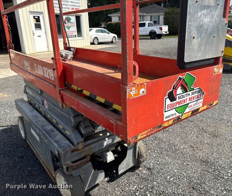 image for item ET8517 2013 Skyjack SJIII 3219 scissor lift