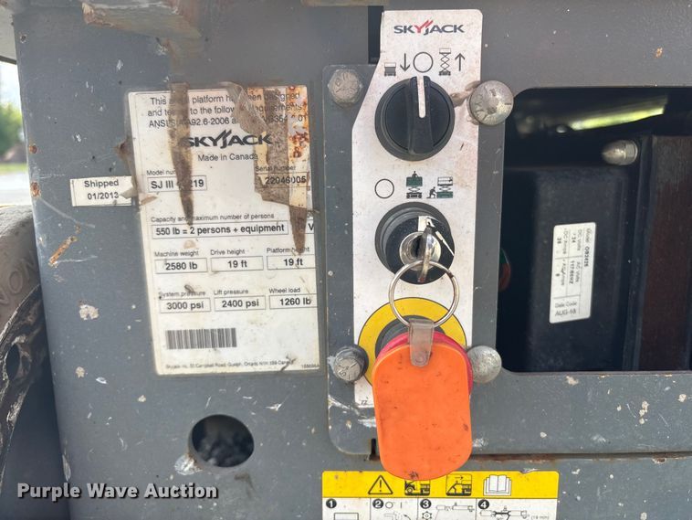 image for item ET8517 2013 Skyjack SJIII 3219 scissor lift