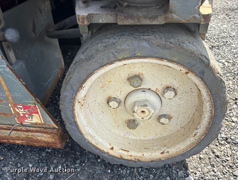 image for item ET8517 2013 Skyjack SJIII 3219 scissor lift