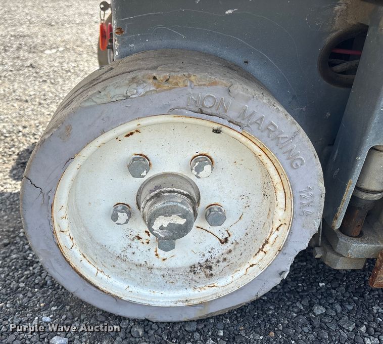 image for item ET8517 2013 Skyjack SJIII 3219 scissor lift