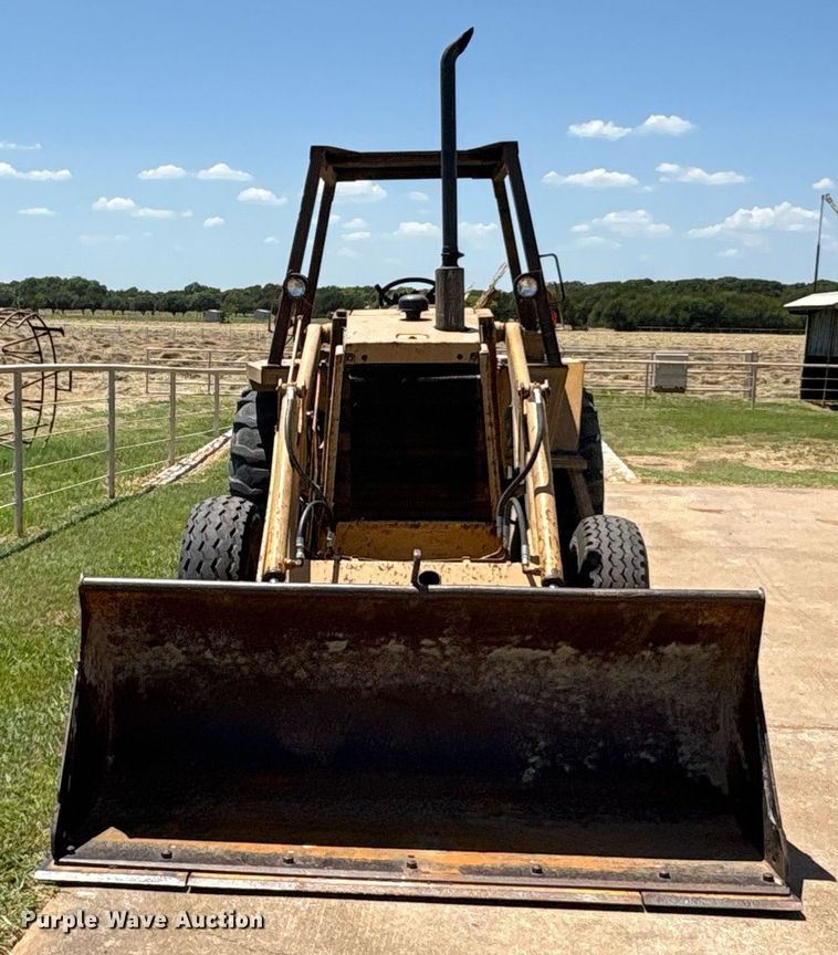 image for item EU0002 Case 480ELL landscape tractor