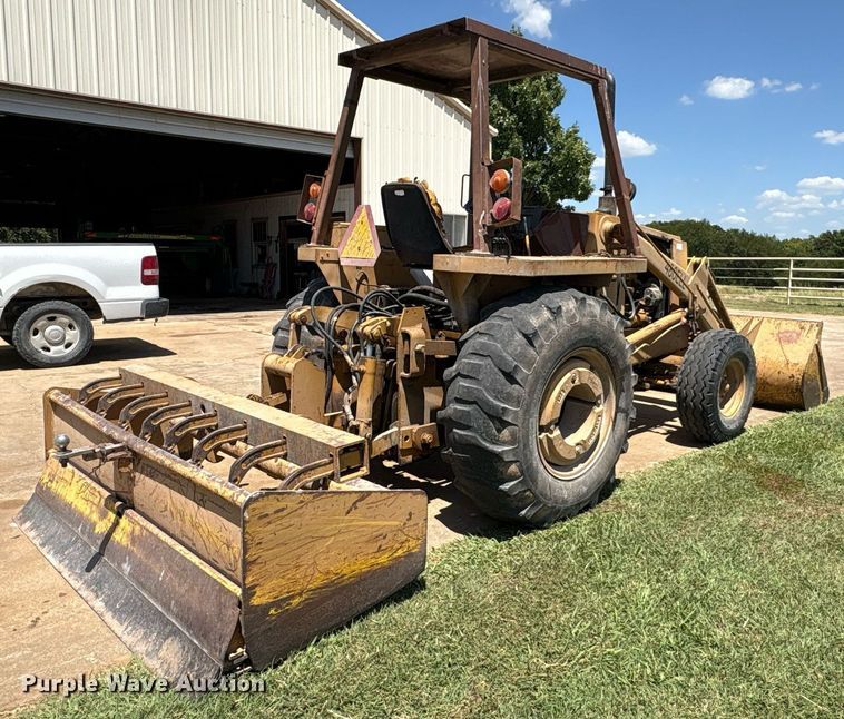 image for item EU0002 Case 480ELL landscape tractor