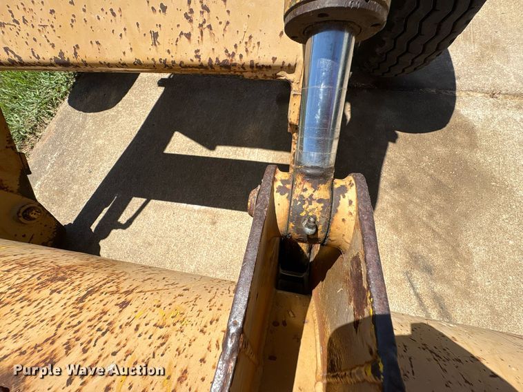 image for item EU0002 Case 480ELL landscape tractor