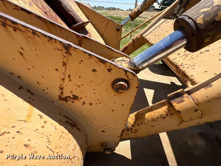 image for item EU0002 Case 480ELL landscape tractor