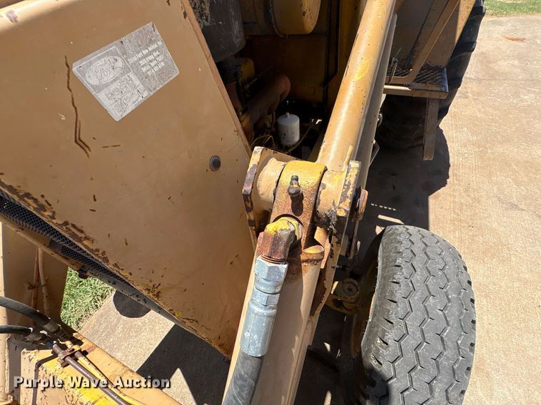 image for item EU0002 Case 480ELL landscape tractor