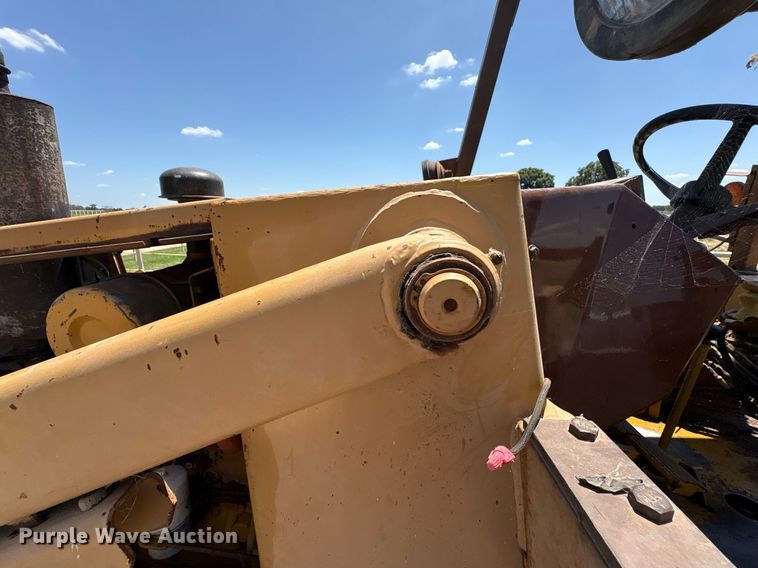 image for item EU0002 Case 480ELL landscape tractor