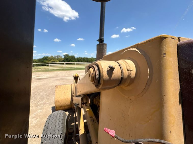 image for item EU0002 Case 480ELL landscape tractor