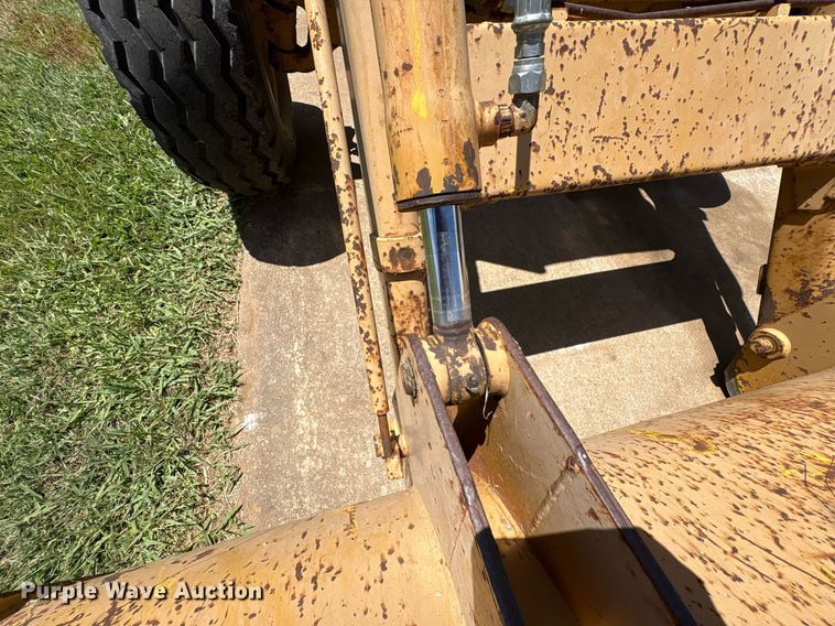 image for item EU0002 Case 480ELL landscape tractor