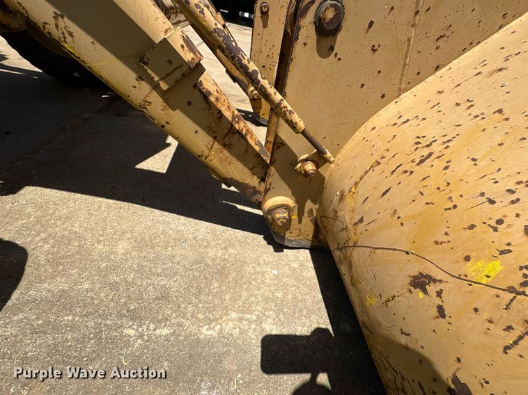 image for item EU0002 Case 480ELL landscape tractor