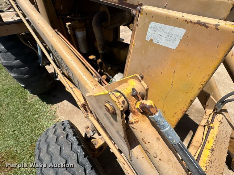 image for item EU0002 Case 480ELL landscape tractor