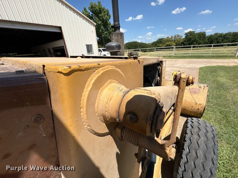 image for item EU0002 Case 480ELL landscape tractor