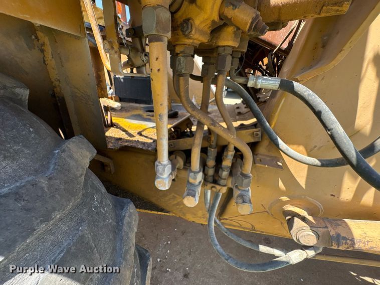 image for item EU0002 Case 480ELL landscape tractor