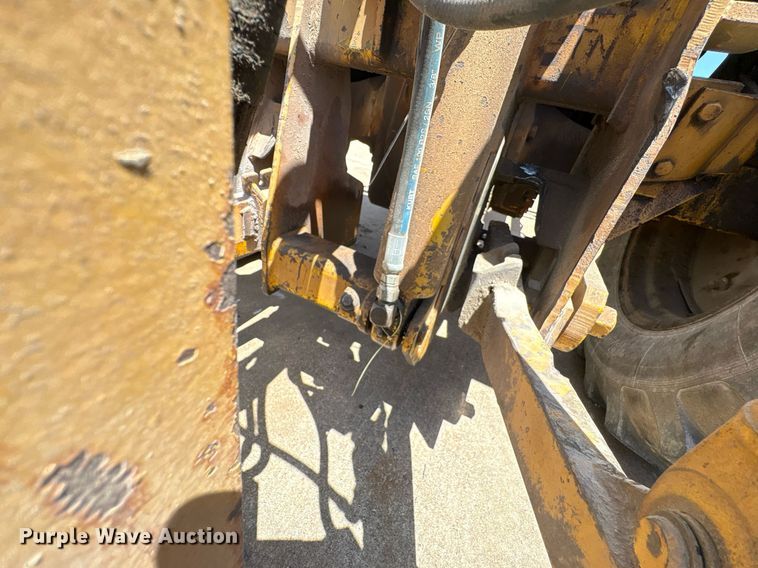 image for item EU0002 Case 480ELL landscape tractor