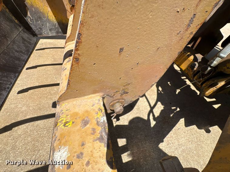 image for item EU0002 Case 480ELL landscape tractor