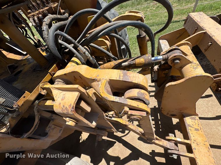 image for item EU0002 Case 480ELL landscape tractor