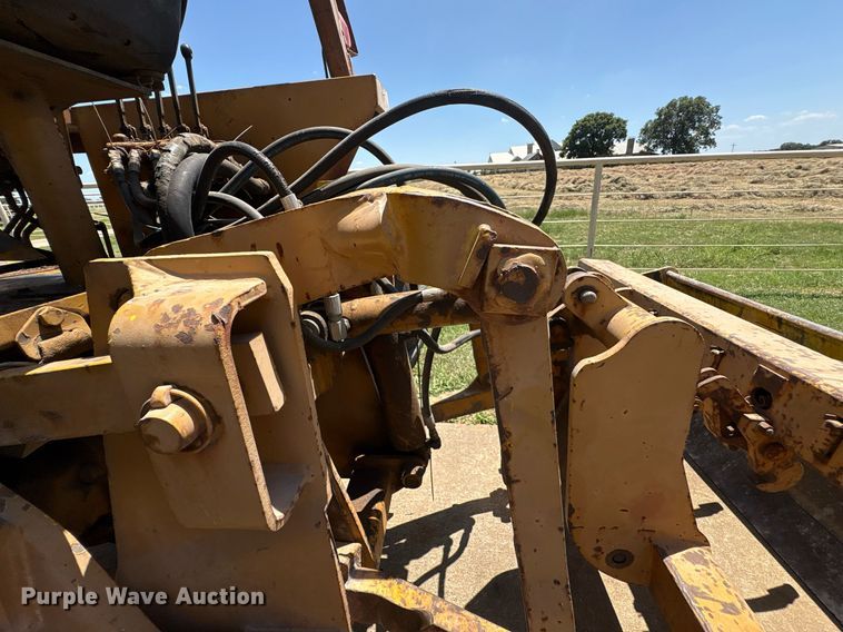 image for item EU0002 Case 480ELL landscape tractor