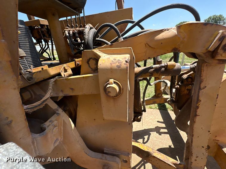 image for item EU0002 Case 480ELL landscape tractor