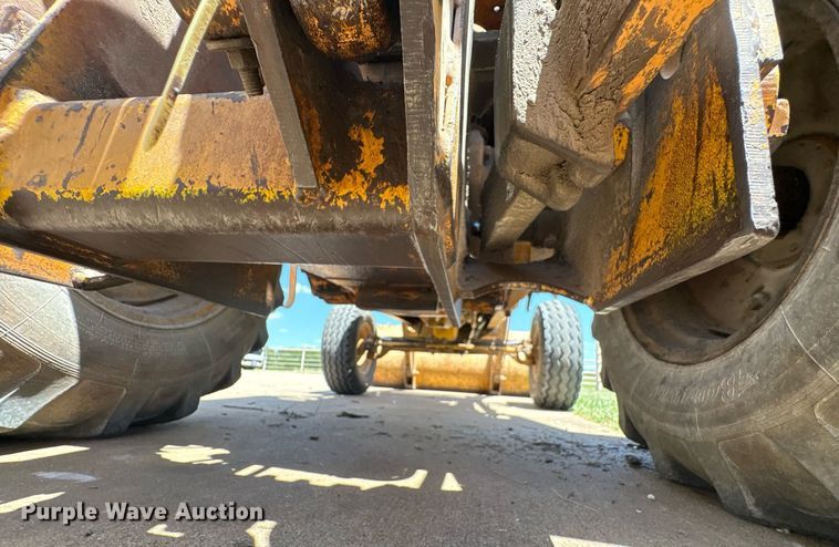 image for item EU0002 Case 480ELL landscape tractor