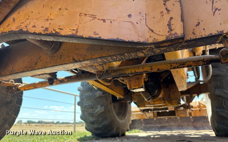 image for item EU0002 Case 480ELL landscape tractor