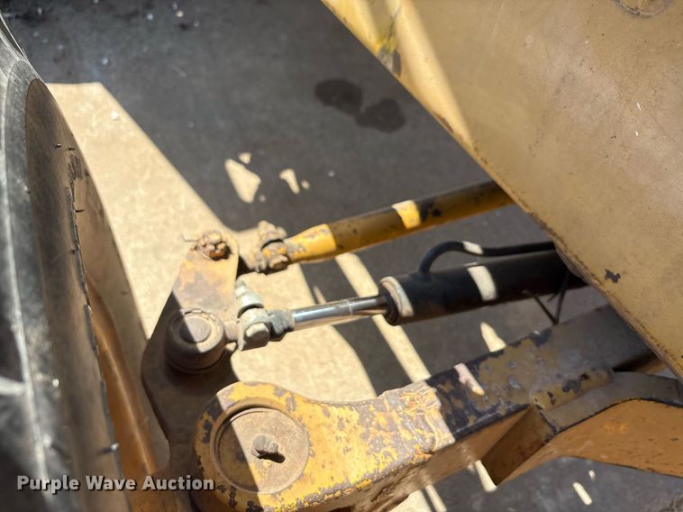 image for item EU0002 Case 480ELL landscape tractor