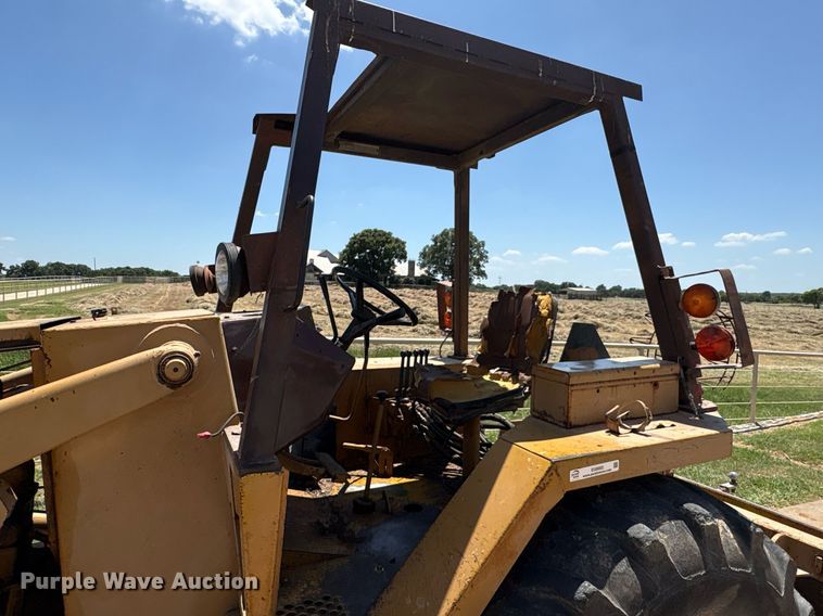 image for item EU0002 Case 480ELL landscape tractor