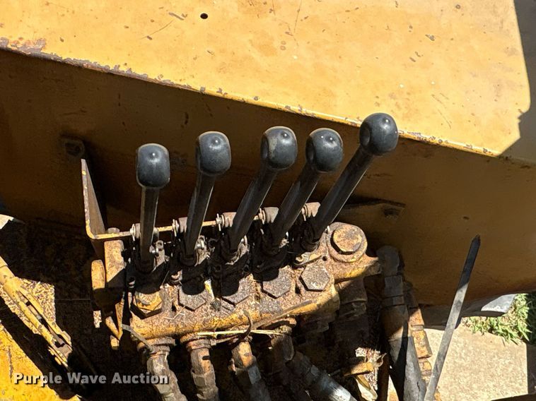 image for item EU0002 Case 480ELL landscape tractor