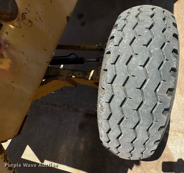 image for item EU0002 Case 480ELL landscape tractor