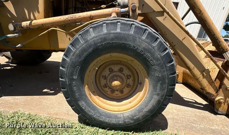 image for item EU0002 Case 480ELL landscape tractor