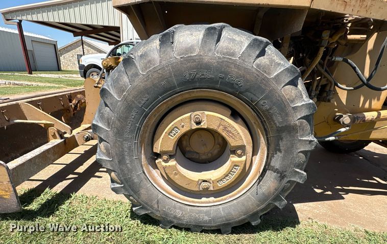 image for item EU0002 Case 480ELL landscape tractor