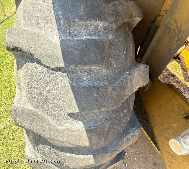 image for item EU0002 Case 480ELL landscape tractor