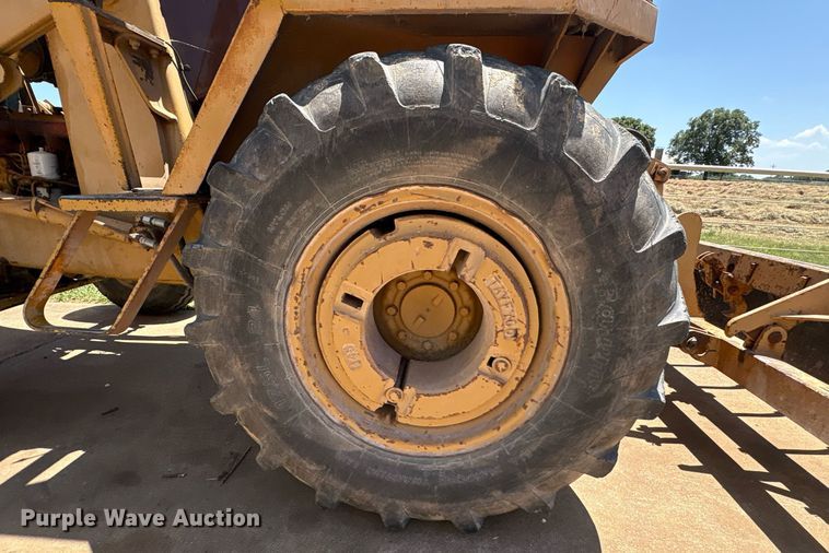 image for item EU0002 Case 480ELL landscape tractor