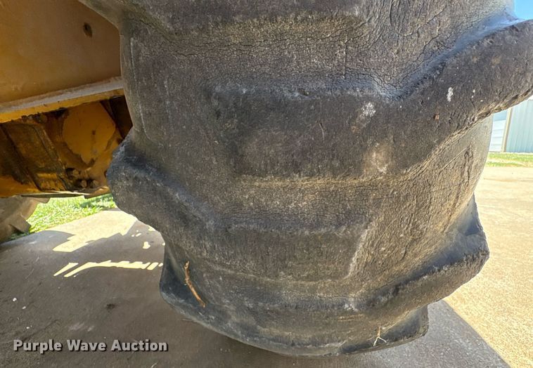 image for item EU0002 Case 480ELL landscape tractor