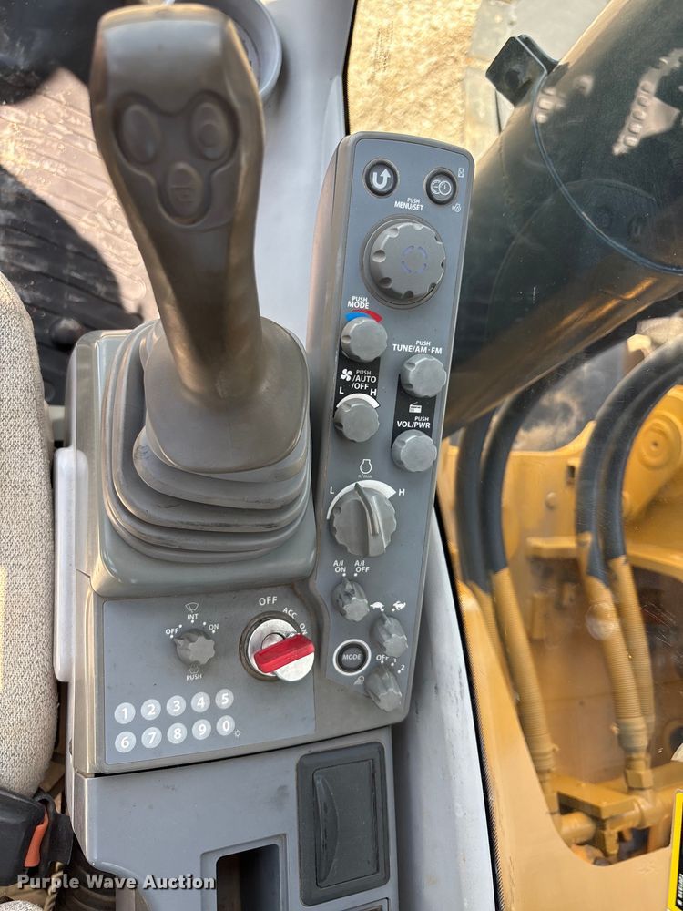image for item EU0008 2019 John Deere 470G LC excavator
