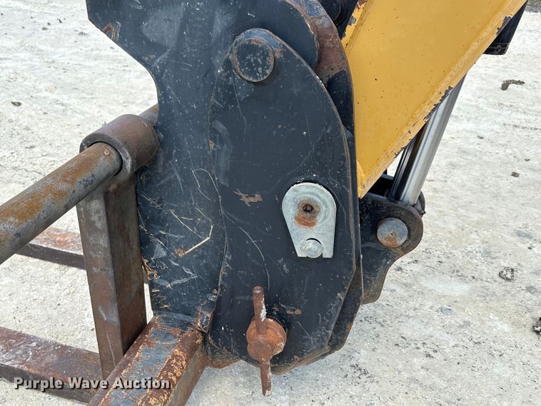 image for item EU0009 2007 Caterpillar TL943 telehandler