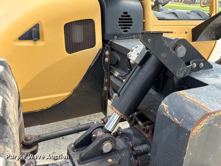 image for item EU0009 2007 Caterpillar TL943 telehandler