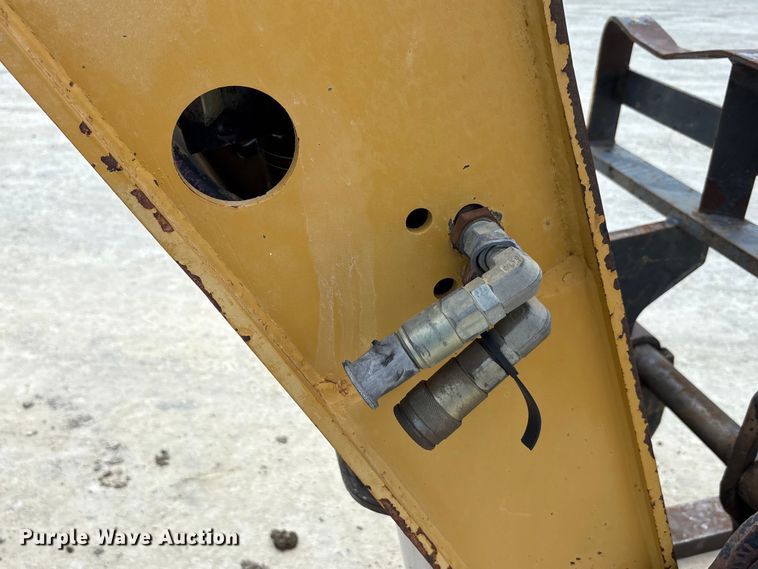 image for item EU0009 2007 Caterpillar TL943 telehandler