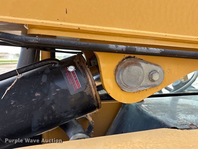 image for item EU0009 2007 Caterpillar TL943 telehandler