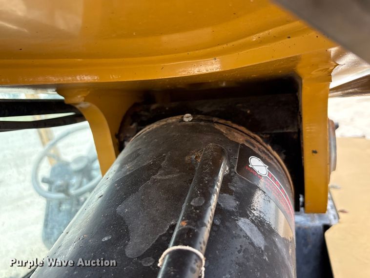 image for item EU0009 2007 Caterpillar TL943 telehandler