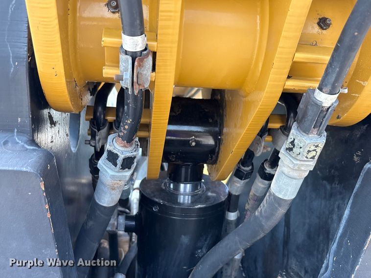 image for item EU0009 2007 Caterpillar TL943 telehandler