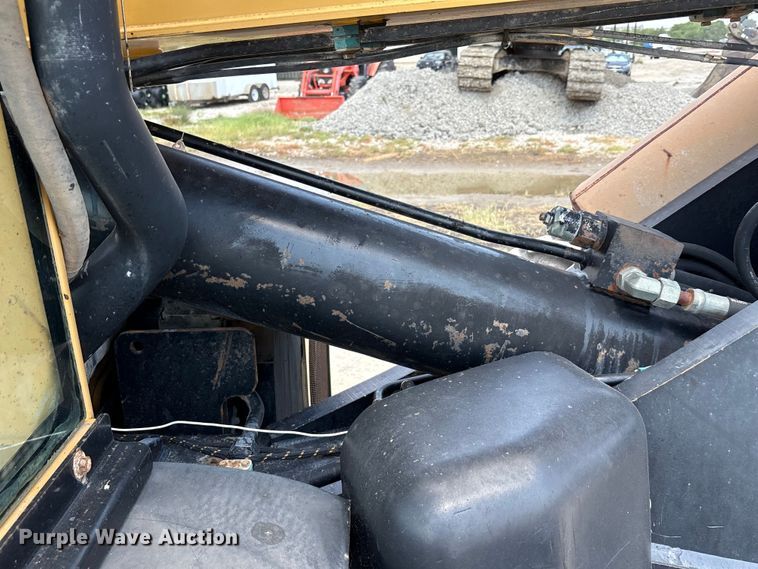 image for item EU0009 2007 Caterpillar TL943 telehandler