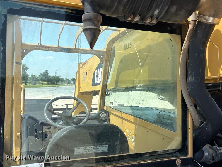 image for item EU0009 2007 Caterpillar TL943 telehandler