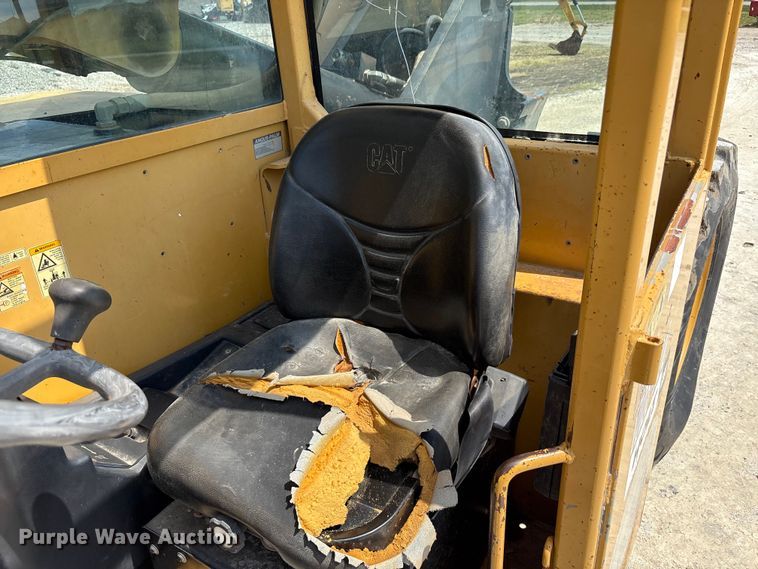 image for item EU0009 2007 Caterpillar TL943 telehandler