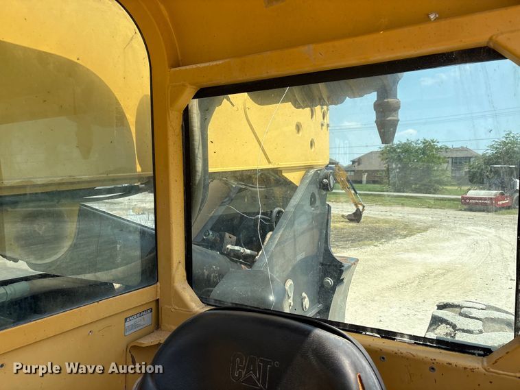 image for item EU0009 2007 Caterpillar TL943 telehandler