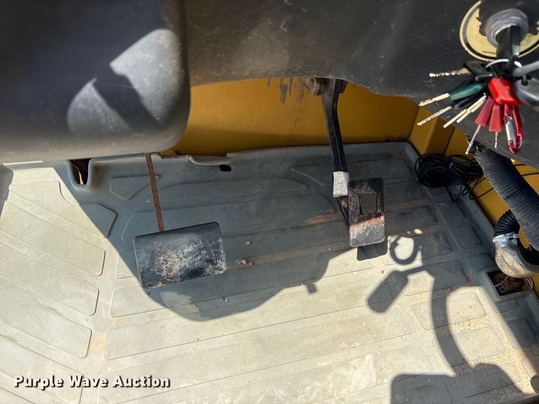 image for item EU0009 2007 Caterpillar TL943 telehandler