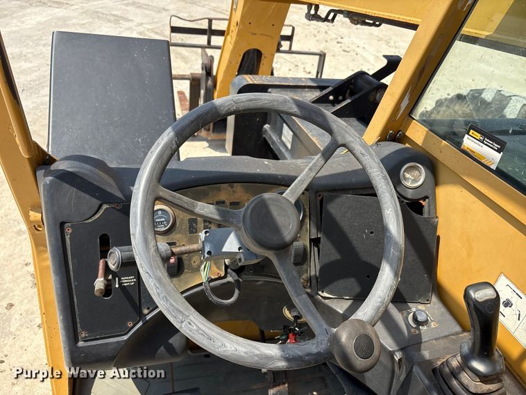 image for item EU0009 2007 Caterpillar TL943 telehandler