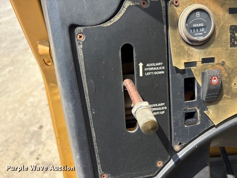 image for item EU0009 2007 Caterpillar TL943 telehandler