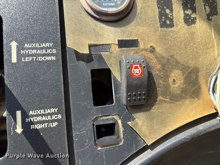 image for item EU0009 2007 Caterpillar TL943 telehandler