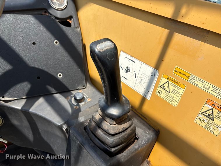 image for item EU0009 2007 Caterpillar TL943 telehandler